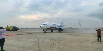 Pesawat Kargo Trigana Air Terbang Perdana di Bandara Kertajati