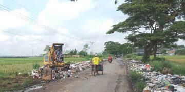 DLH Bersihkan Sampah Liar di Jungjang