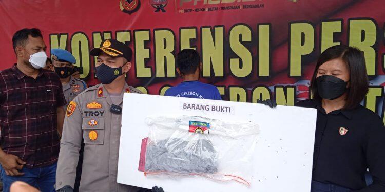 Seorang Mantan ABK Kapal Pukul Penumpang di Terminal Harjamukti Diamankan Polres Ciko