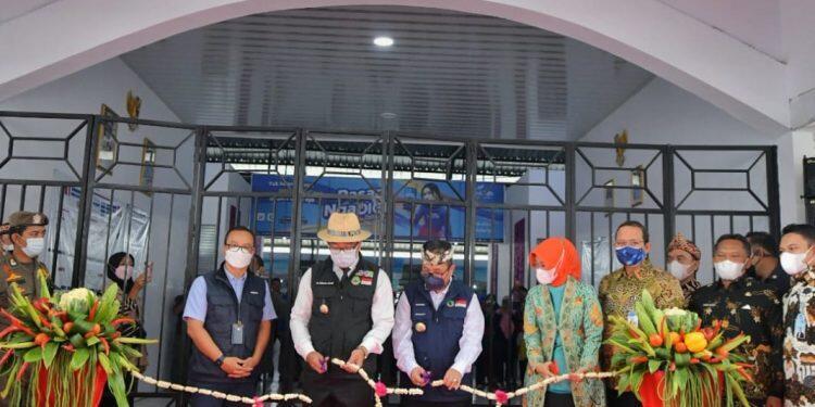 Ridwan Kamil Resmikan Dua Pasar Hasil Revitalisasi di Cirebon