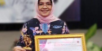 Rd Sri Heviyana Dianugerahi Penghargaan Oleh PWI Cirebon