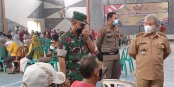 Masyarakat di Terisi Terima Bantuan BTPKLWN-TNI