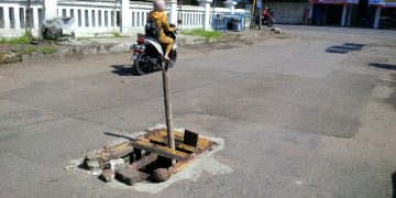 Lubang Drainase Dekat KNPI Majalengka ‎Membahayakan Pengendara