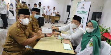 Bupati dan Sekda Kompak Bayar Zakat Saat Launching Gerakan Cinta Zakat