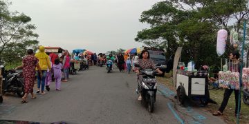 Jembatan Fly Over Tegalaren Jadi Tempat Ngabuburit Mengasikan