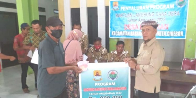 BLT DD Desa Babakan untuk Jompo dan Penyandang Disabilitas