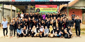 Di Penghujung Ramadan, Pemuda Gaeboresta Bagi-bagi Takjil