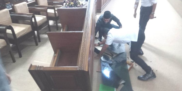 Fraksi Gerindra ”Ngamuk” Gulingkan Meja