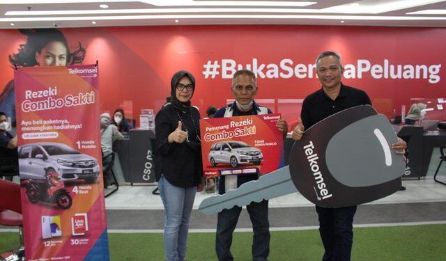 Pelanggan Setia Telkomsel asal Depok Menangkan Undian 1 Unit mobil Honda Mobilio