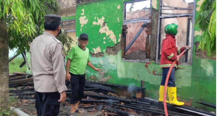 Dua Gedung SDN 1 Sumber Lor Terbakar
