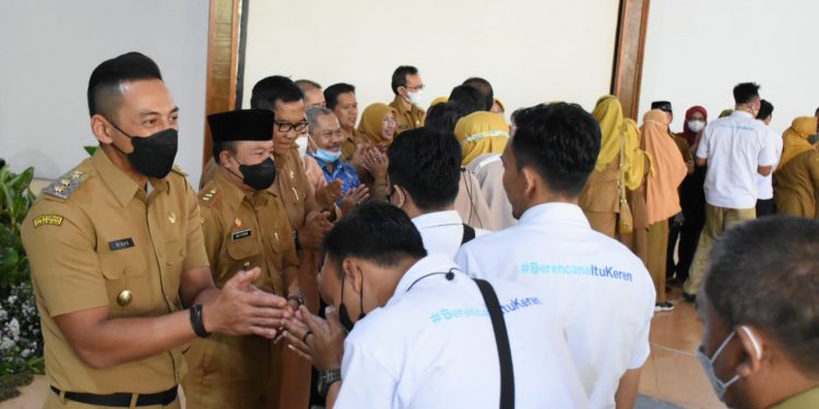 DPPKBP3A Kuningan Lepas Pegawai Alih Tugas dan Purna Bhakti