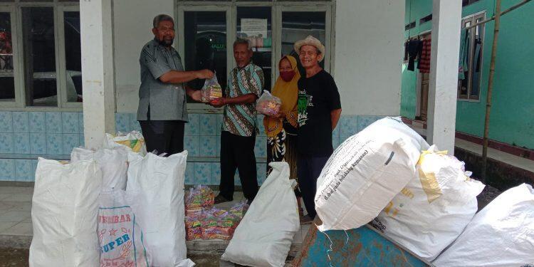 Di Akhir Bulan Ramadan, Pemdes Lojikobong Bagikan Puluhan Ribu Mie Instan Secara Merata
