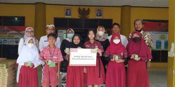 Jaga Daya Tahan Tubuh Anak, Alfamart Salurkan 200 Ribu Paket Susu dari Sabang sampai Merauke