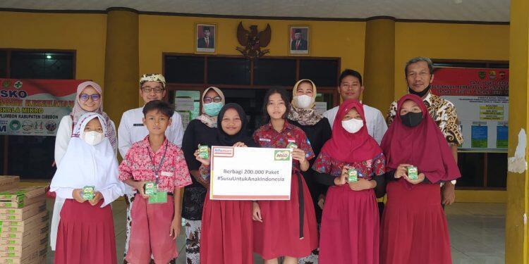 Jaga Daya Tahan Tubuh Anak, Alfamart Salurkan 200 Ribu Paket Susu dari Sabang sampai Merauke