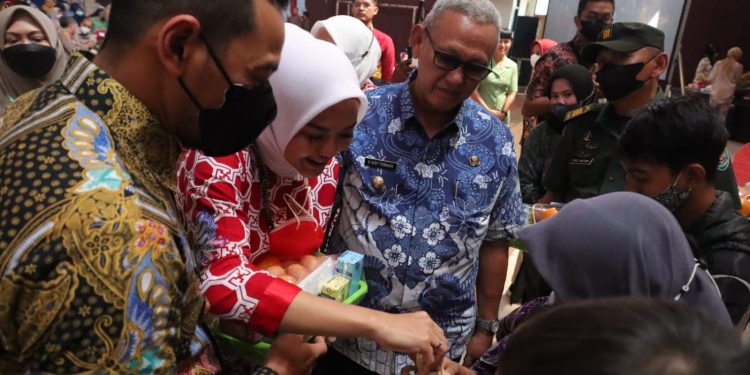 Kabupaten Kuningan Luncurkan Bapak Asuh Anak Stunting