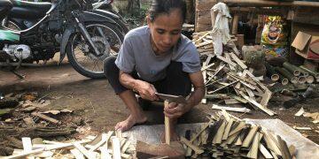 Sambut Iduladha, Pengrajin Tusuk Sate “Mrema”