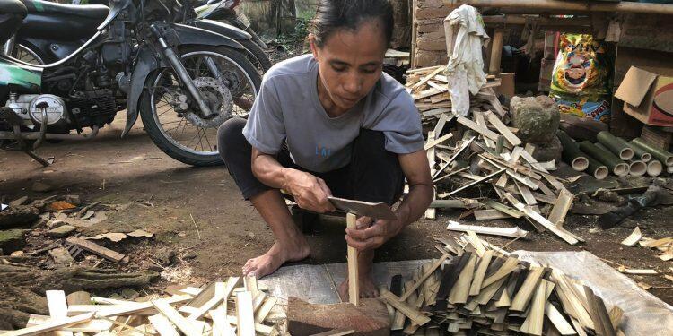 Sambut Iduladha, Pengrajin Tusuk Sate “Mrema”