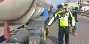 Mahasiswi Tewas Tertabrak Truk Tangki BBM