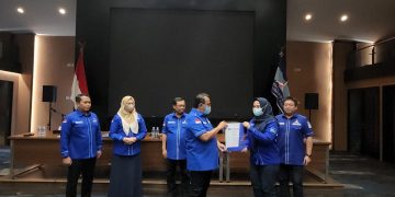 DPP Serahkan SK Ketua dan Kepengurusan DPC Partai Demokrat Kota Cirebon