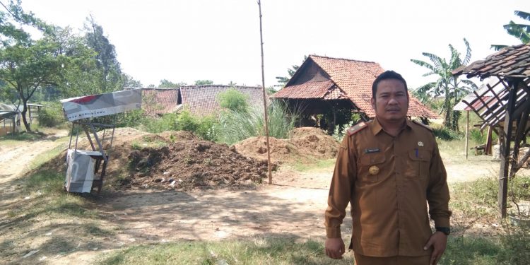 Dongkrak PADes dengan Produksi Batu Bata