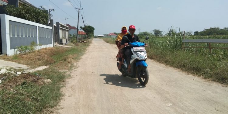 Jalan Penghubung Kecamatan Babakan dan Karangsembung Rusak Berat
