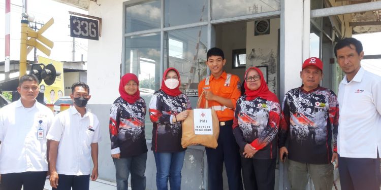 PMI Kabupaten Cirebon Tebar Ratusan Sembako