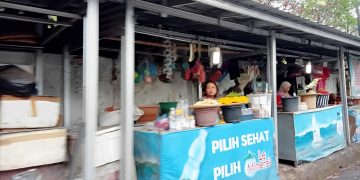 Melongok Penjual Bunga di Komplek Makam Jabang Bayi