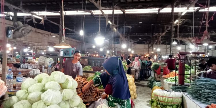 Kenaikan BBM Pengaruhi Harga Sembako di Pasar Jagasatru dan Kanoman