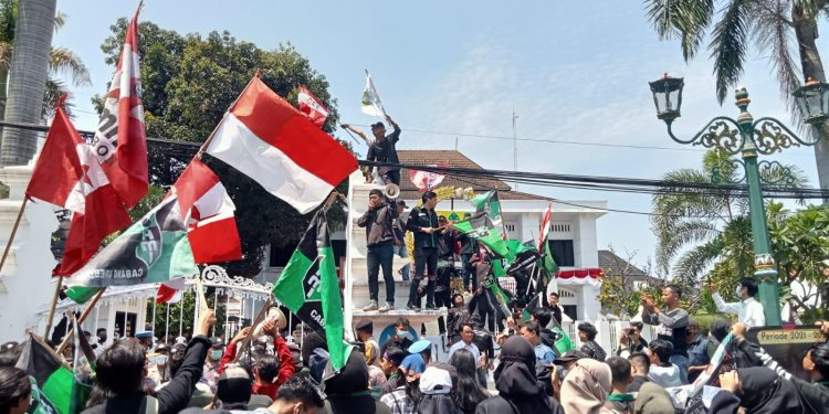 Kembali, Aksi Mahasiswa Tolak Kenaikan BBM