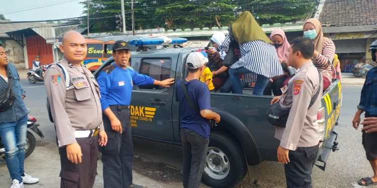 Buntut BBM Naik, Angkot di Majalengka Mogok Operasi