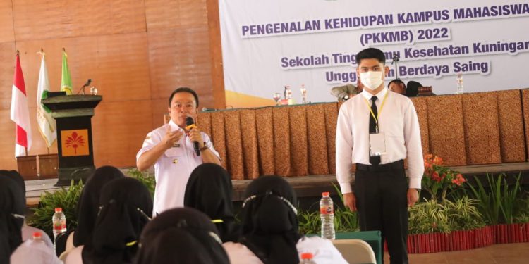 Isi Materi PKKMB STIKes Kuningan, Dian Ingatkan Lima Peran Mahasiswa