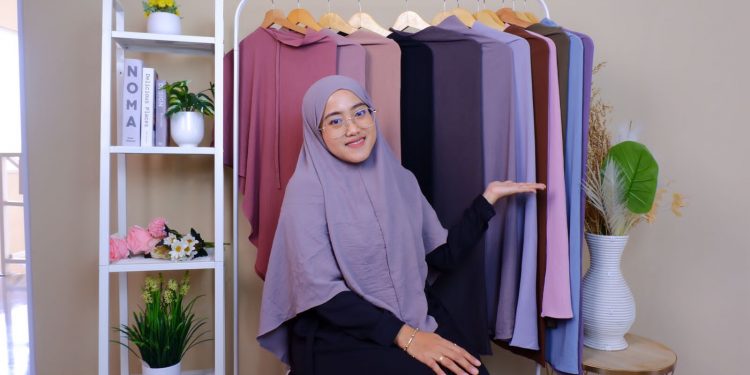 Sempat Diremehkan, Kini Sukses Jadi Juragan Bisnis Fashion Muslim