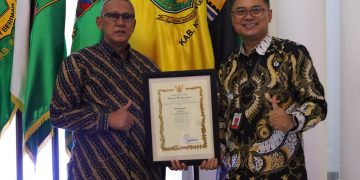 Bupati Acep Dapat Penghargaan Sebagai Tokoh Literasi Digital Daerah