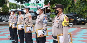 Bantu Seorang Ibu yang Sakit Parah, Bripka Yovi Diganjar Penghargaan