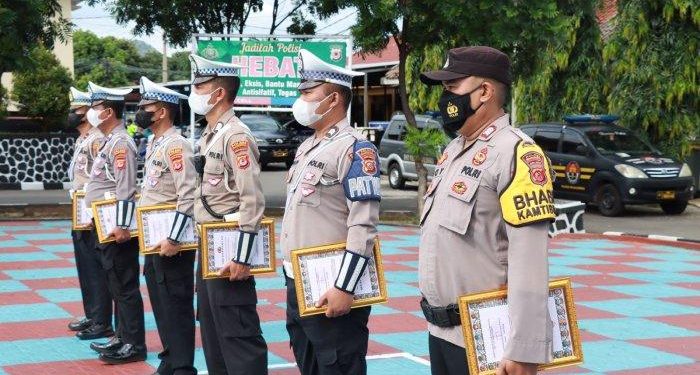 Bantu Seorang Ibu yang Sakit Parah, Bripka Yovi Diganjar Penghargaan