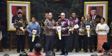 Pemkab Kuningan Dapat Bantuan 2 Unit Mobil Damkar dari Pemprov DKI Jakarta