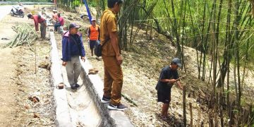 Antisipasi Longsor, Warga Belawa Swadaya Bangun Drainase