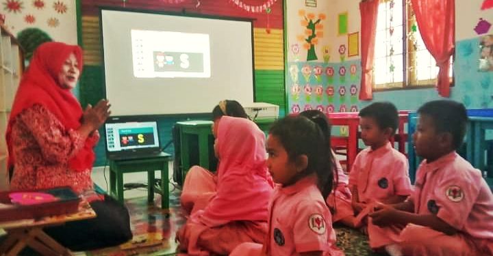 Belajar Menyenangkan, Mengenalkan Huruf pada Anak dengan Media Power Point dan Spiner Huruf