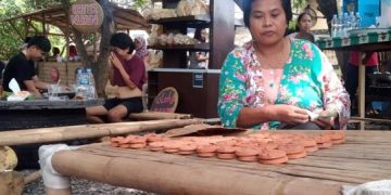Festival Jajanan Warga di Pasar Wakare Majalengka, Transaksi Kuliner Jadul Menggunakan Mpleng