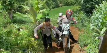 Salurkan Bantuan Gempa Cianjur, Trail Polres Majalengka Tembus Jalan Terjal Pedalaman