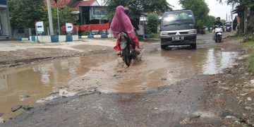 Ruas Jalan Babakan-Cibogo Tak Kunjung Diperbaiki