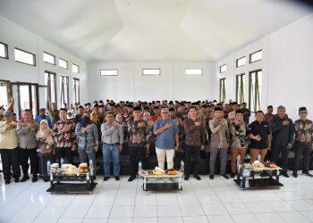 Tingkatkan Kualitas SDM, KPU dan PPK Kuningan Tanda Tangani Pakta Integritas