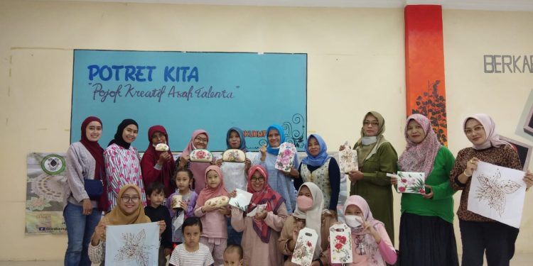 DKUKMPP Gelar Kelas Membatik di Ruang Potret Kita