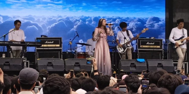 Raisa Semarakkan Pensi Smanda Kota Cirebon