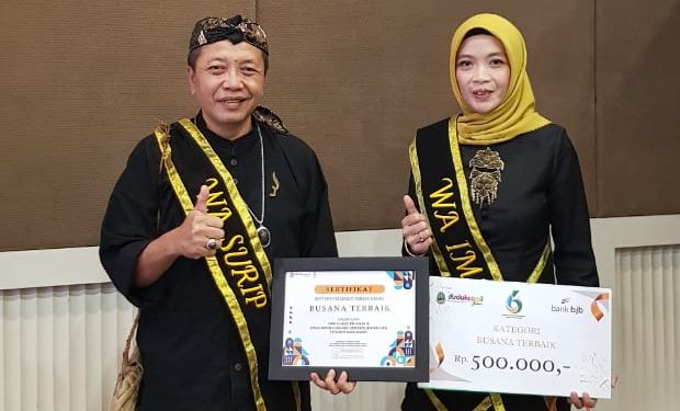 Disdukcapil Kuningan Raih Penghargaan Parade Kreasi Busana Terbaik