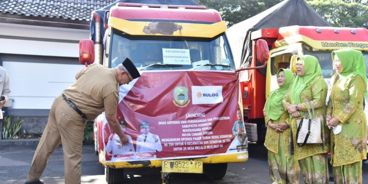 Diskopdagperin Bersama Bulog Gelar Operasi Pasar di 9 Kecamatan