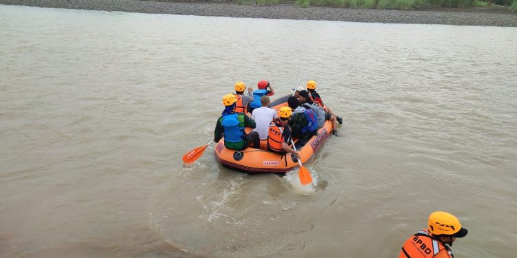 Tim Gabungan Sisir Sungai Cisanggarung Cari Korban yang Diduga Hanyut