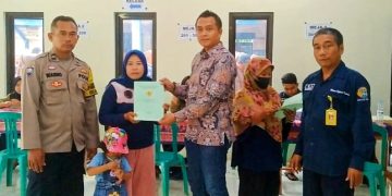 393 Warga Desa Leuwidinding Terima Sertifikat Tanah Program PTSL
