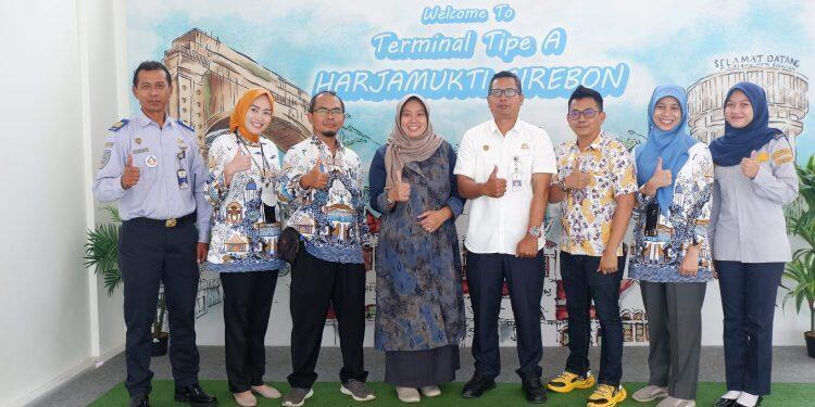 Warek IV UGJ Kunjungi Terminal Tipe A Harjamukti