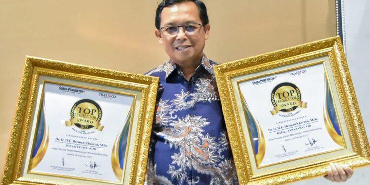 Herman Khaeron Raih Penghargaan Top Legislator Award 2023